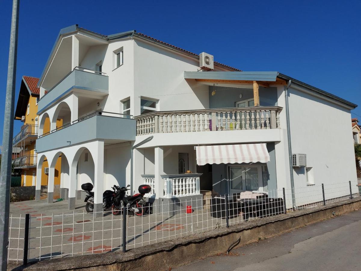 Appartamento Apartman Luka Vodice Esterno foto