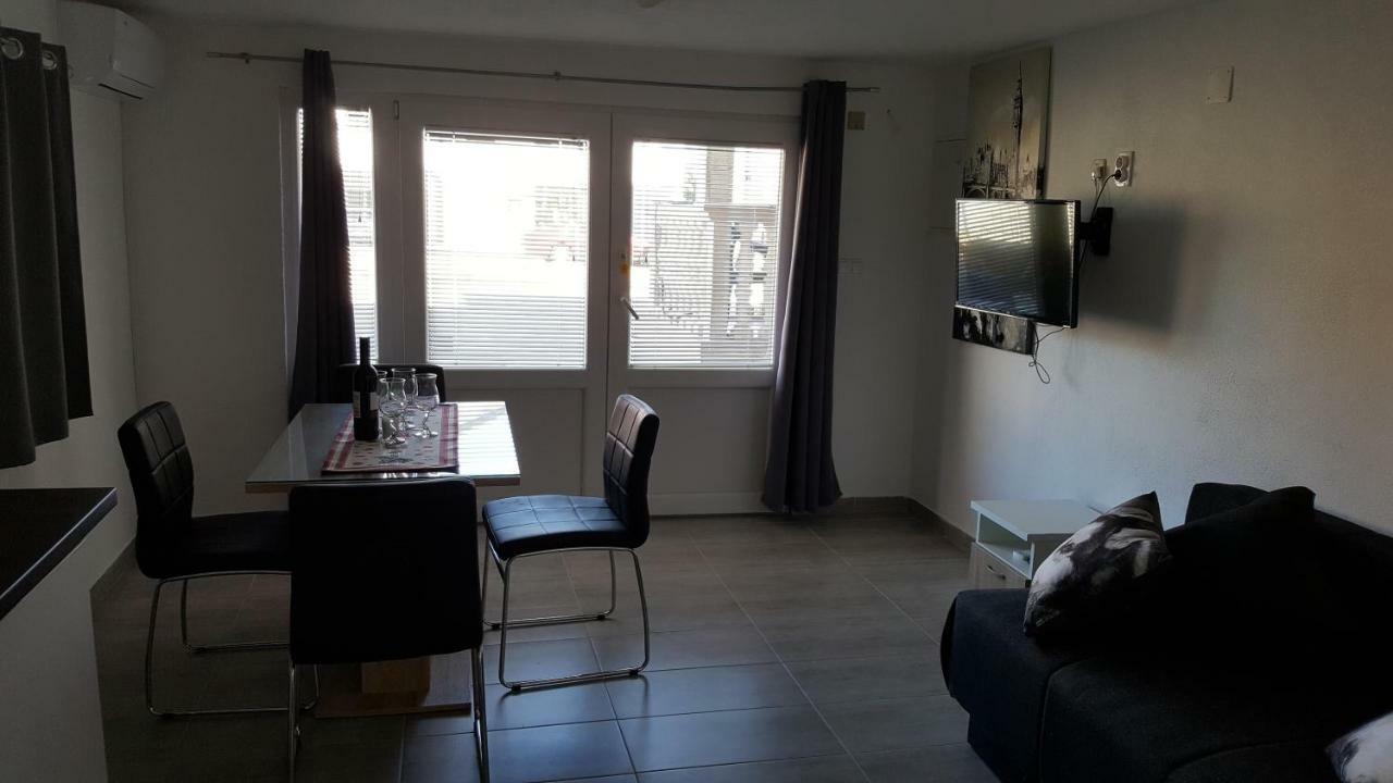 Appartamento Apartman Luka Vodice Esterno foto