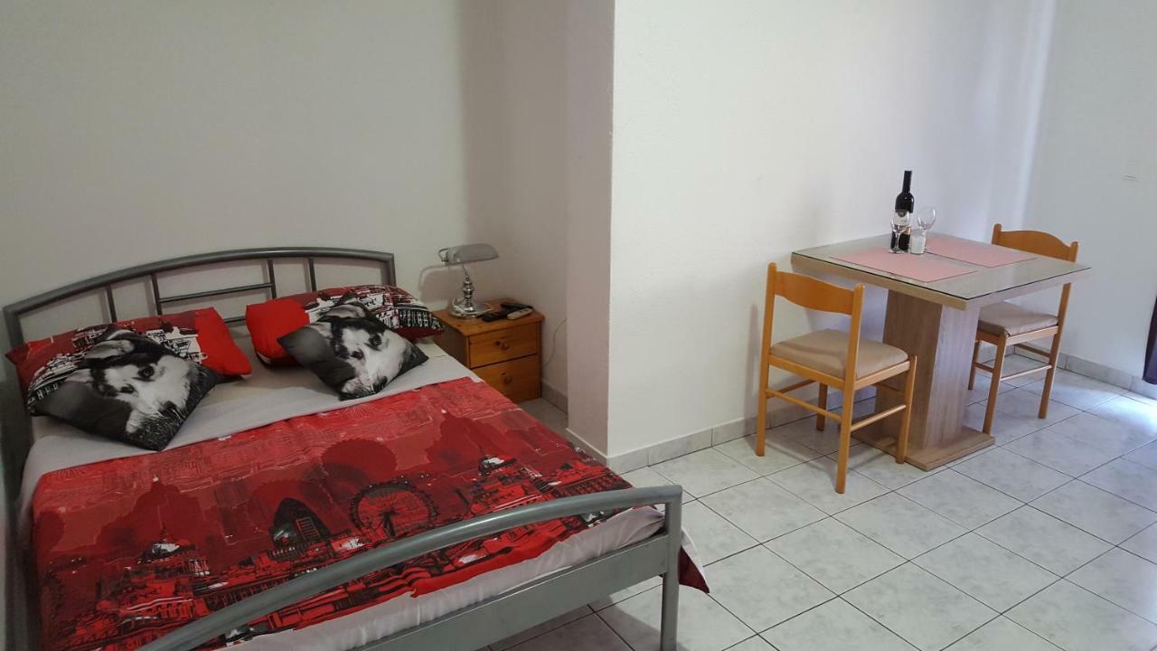 Appartamento Apartman Luka Vodice Esterno foto